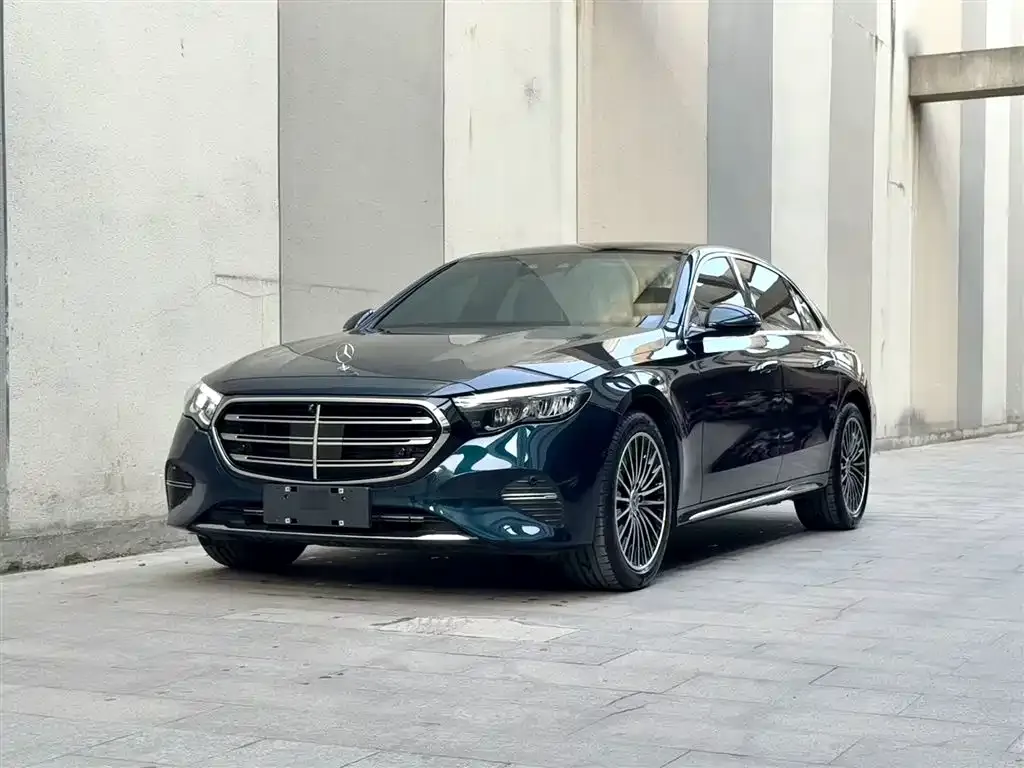 Mercedes-Benz E-Class — фото 1