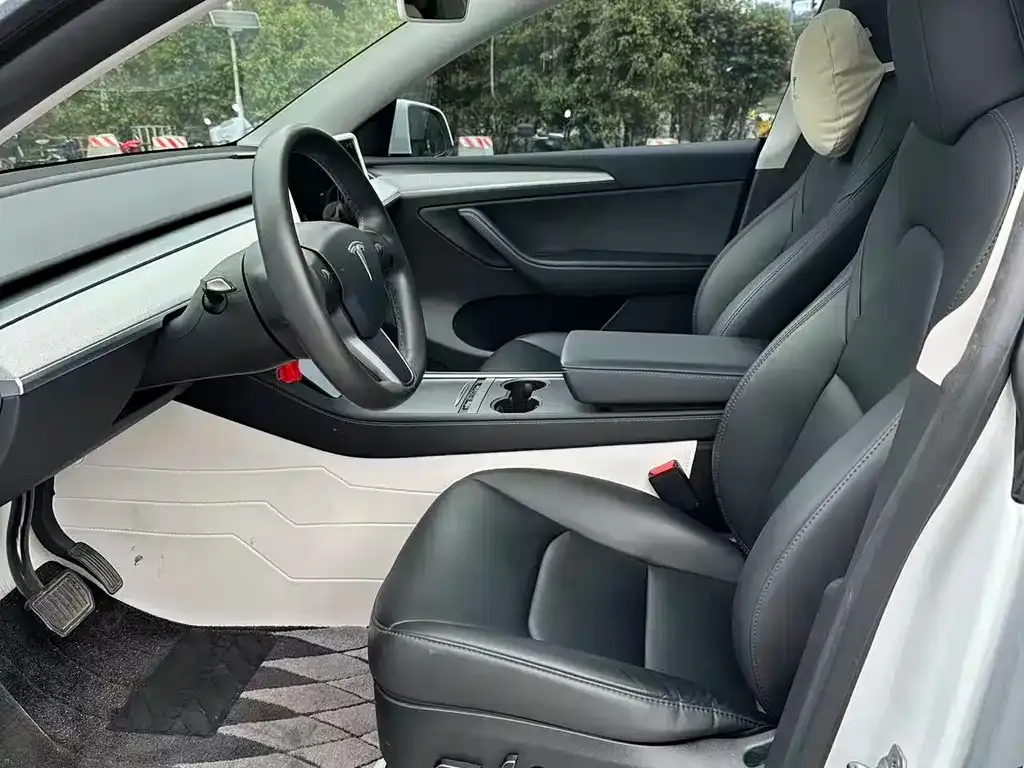 Tesla Model Y — фото 9