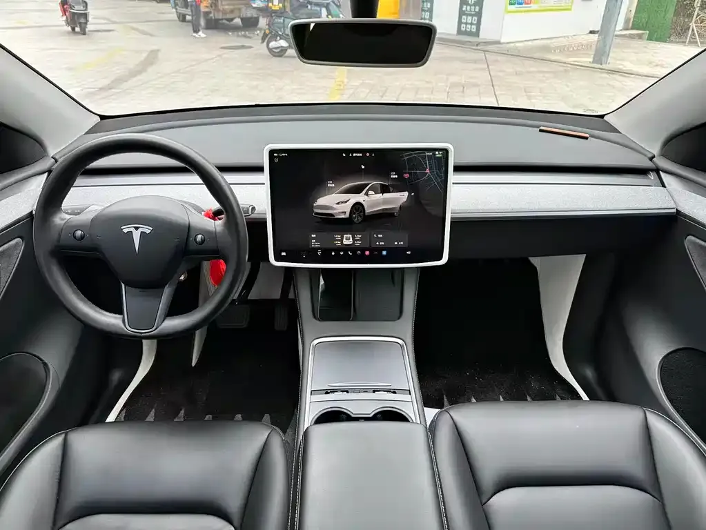 Tesla Model Y — фото 4