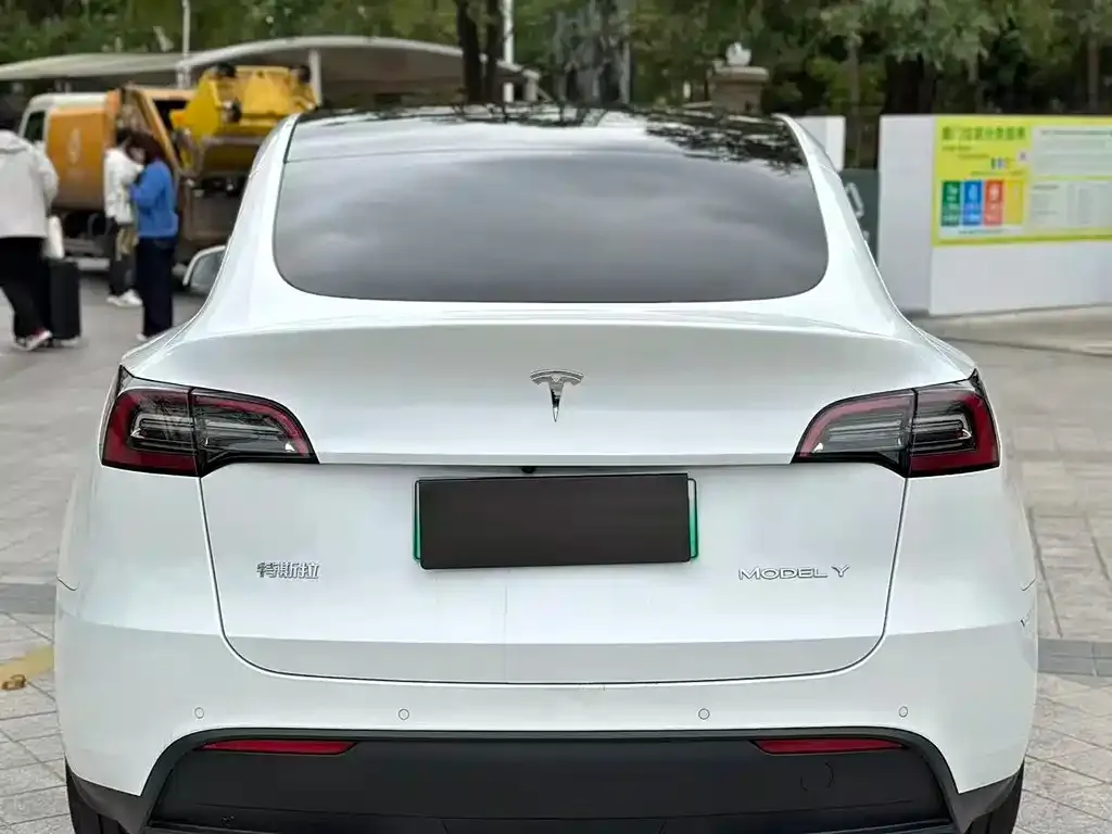 Tesla Model Y — фото 5