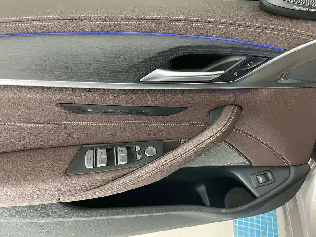BMW 5 Series — фото 10