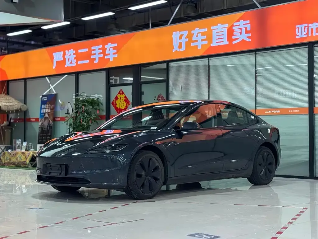 Tesla Model 3 — фото 1