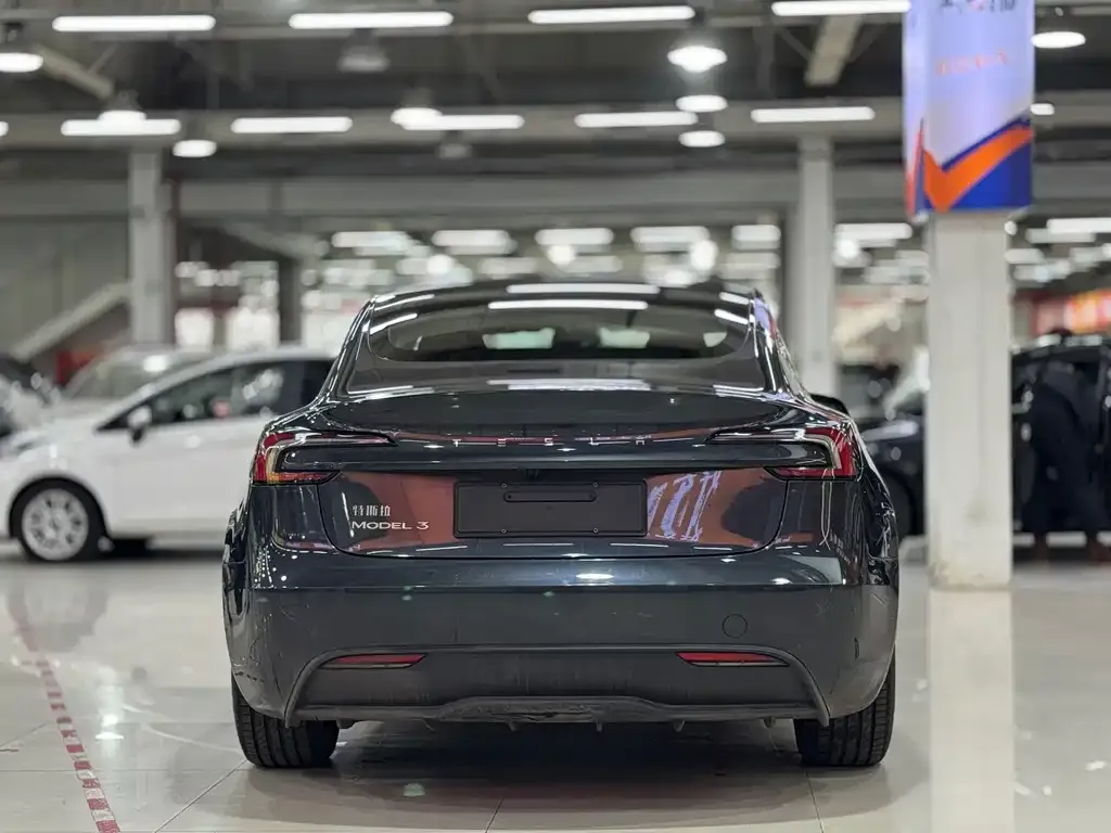 Tesla Model 3 — фото 2