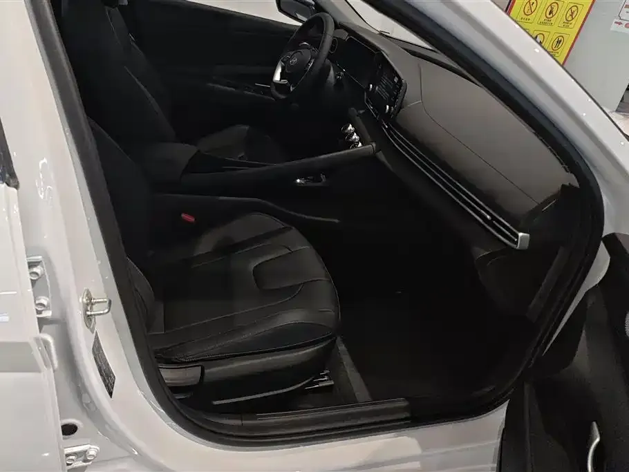 Hyundai Elantra 2025 из CN, фото 5
