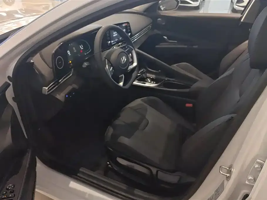 Hyundai Elantra 2025 из CN, фото 4