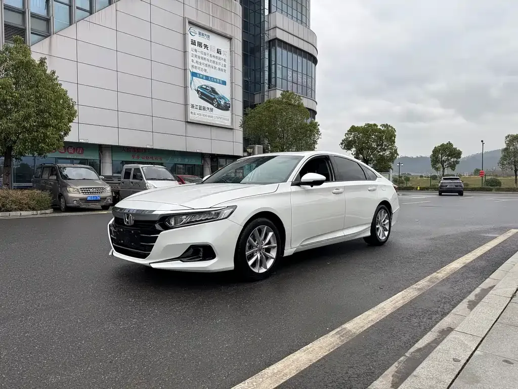 Honda Accord — фото 1