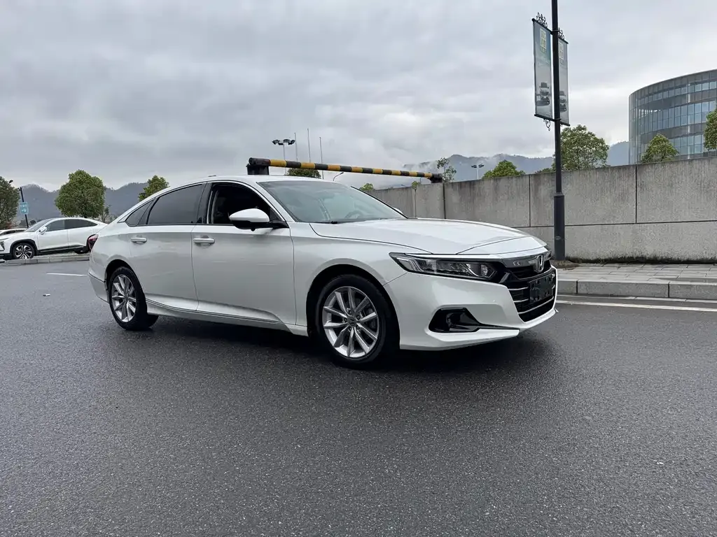 Honda Accord — фото 10