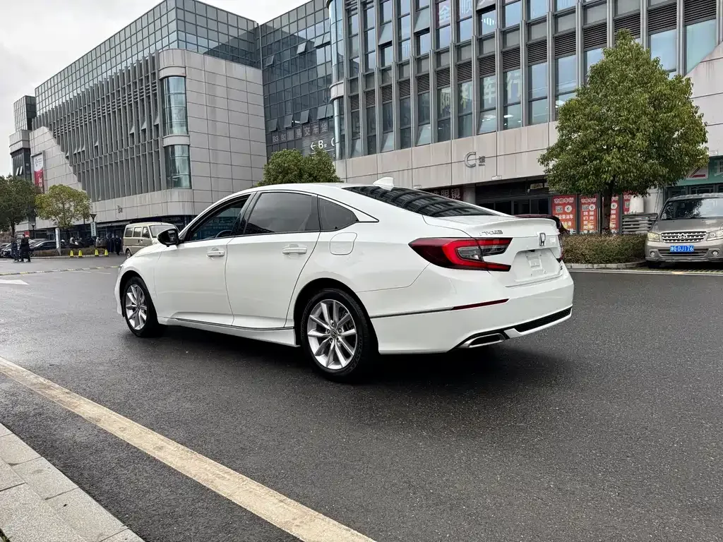 Honda Accord — фото 4