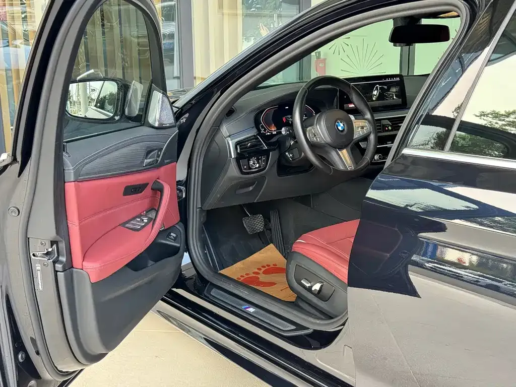 BMW 5 Series 2023 из CN, фото 2