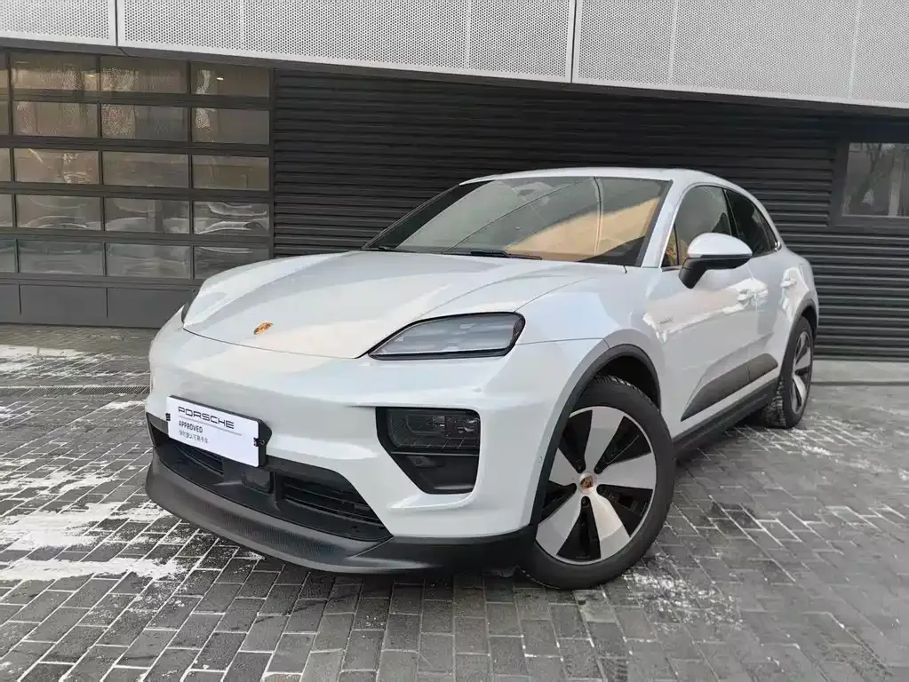 Porsche Macan EV