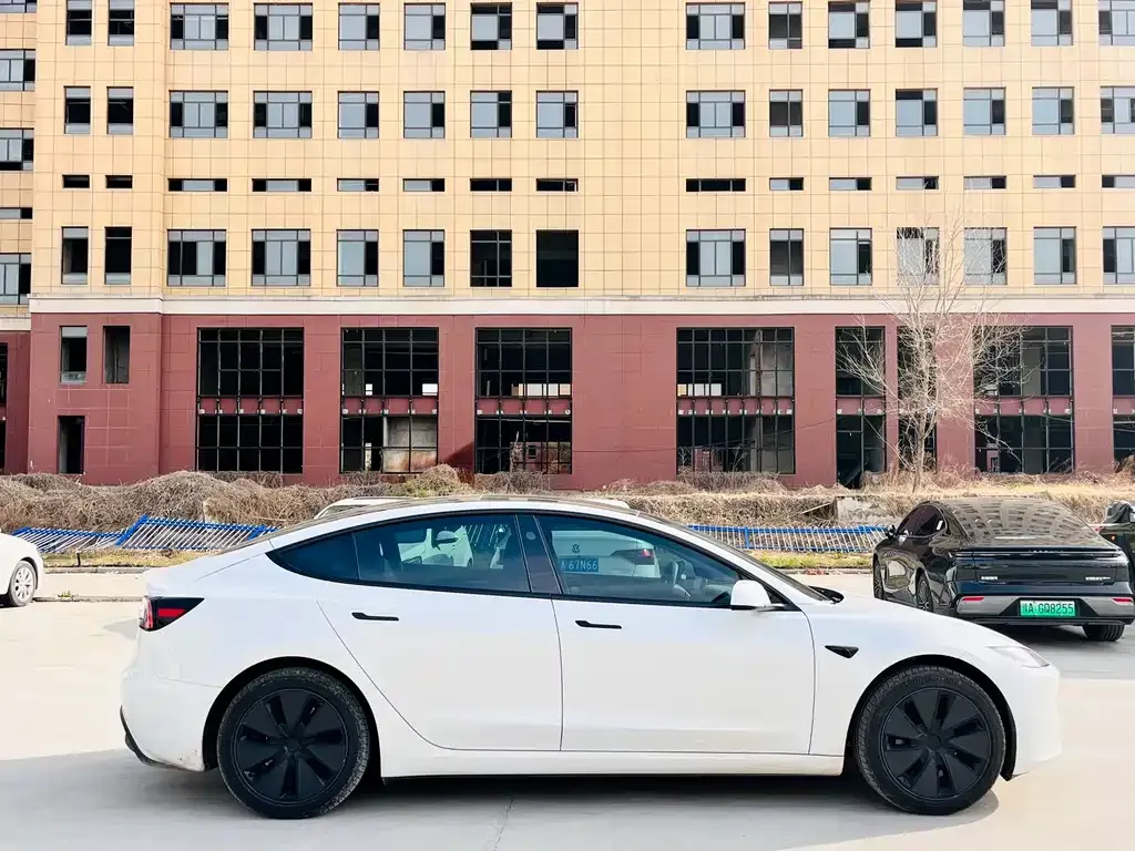 Tesla Model 3 — фото 10