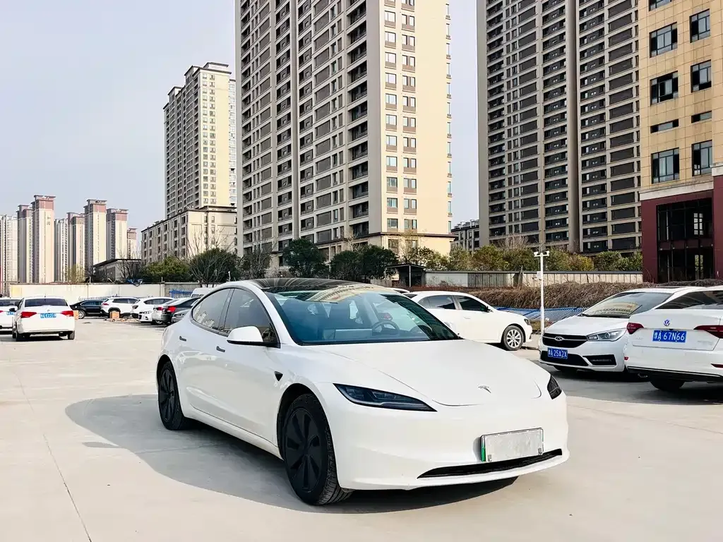 Tesla Model 3 — фото 9