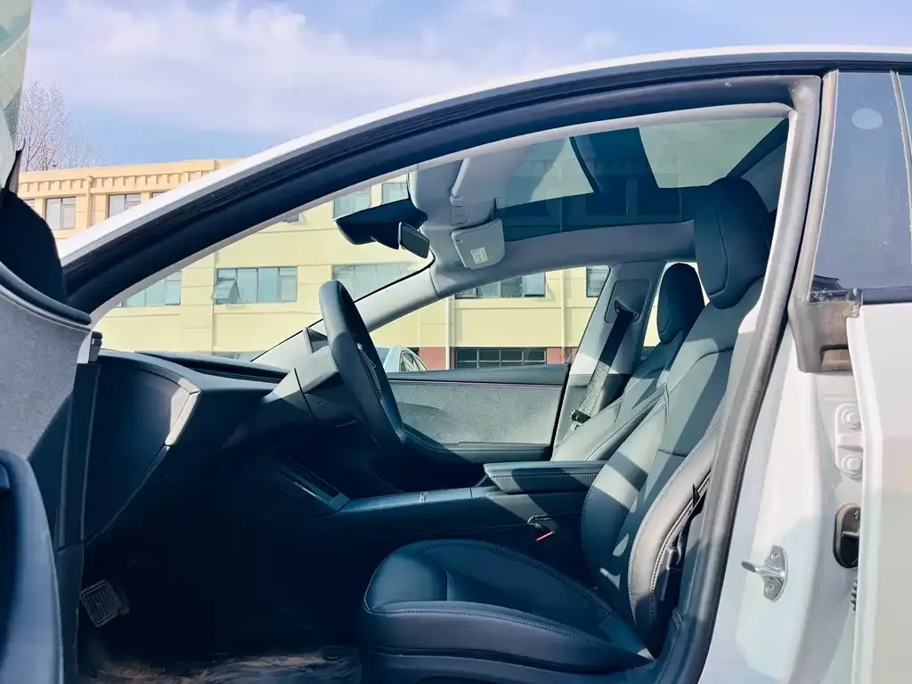 Tesla Model 3 — фото 5