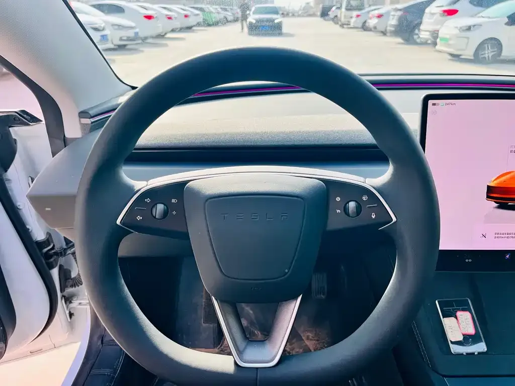 Tesla Model 3 — фото 8