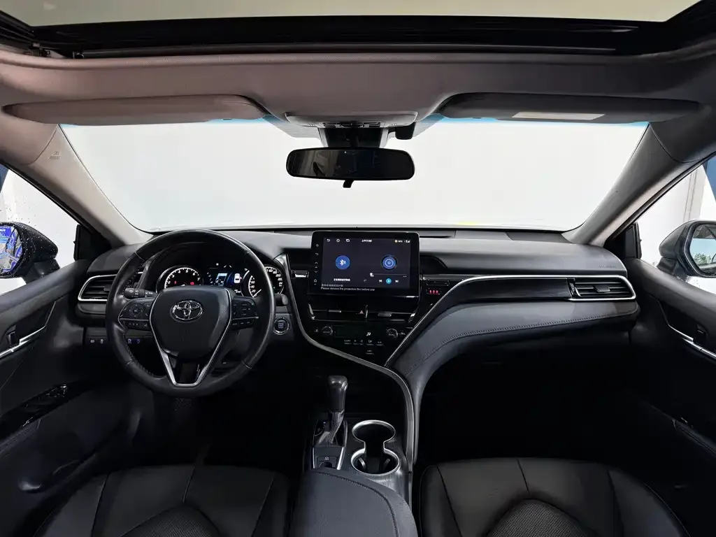Toyota Camry — фото 9