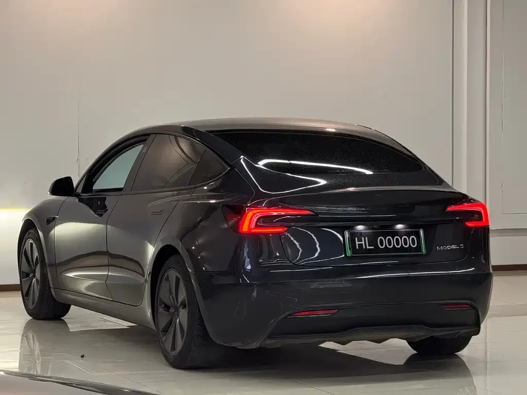 Tesla Model 3 — фото 4