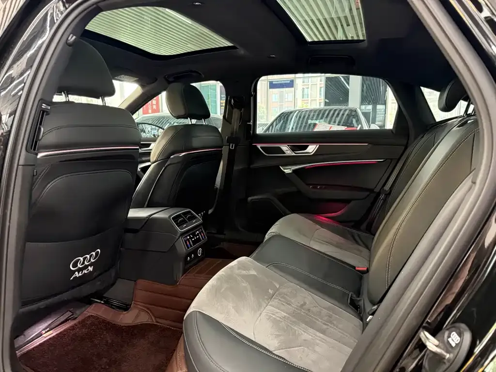 Audi A6L 2024 из CN, фото 8