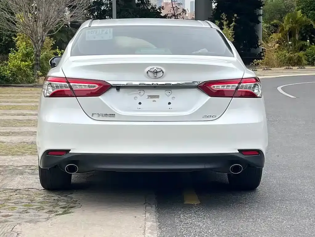 Toyota Camry — фото 10