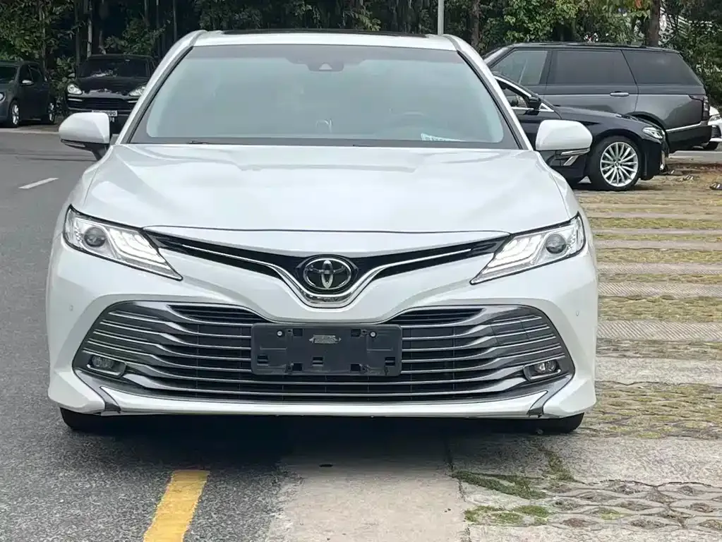 Toyota Camry — фото 3