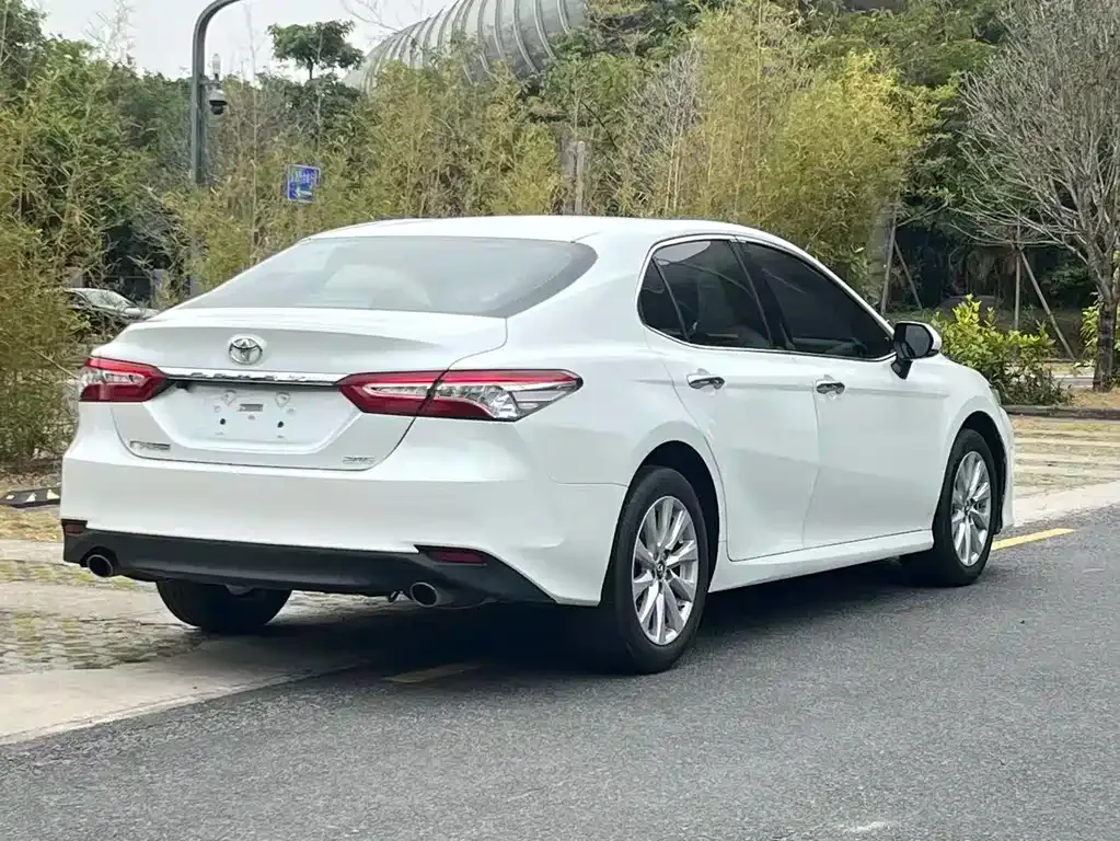 Toyota Camry — фото 7