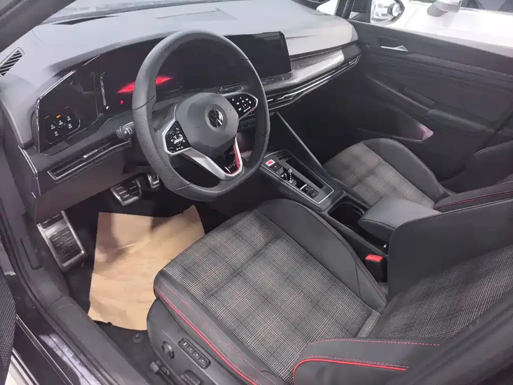 Volkswagen Golf GTI — фото 10