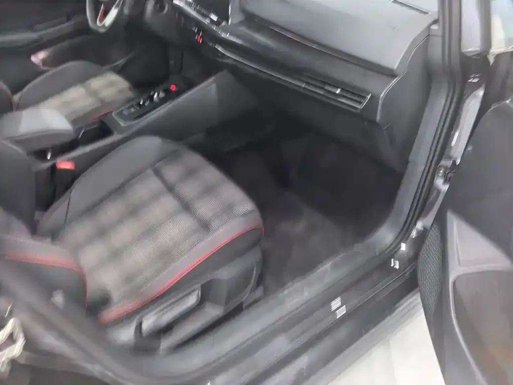 Volkswagen Golf GTI — фото 5