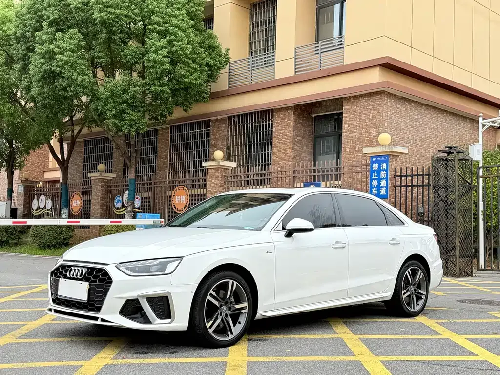 Audi A4L 2022 из CN, фото 1