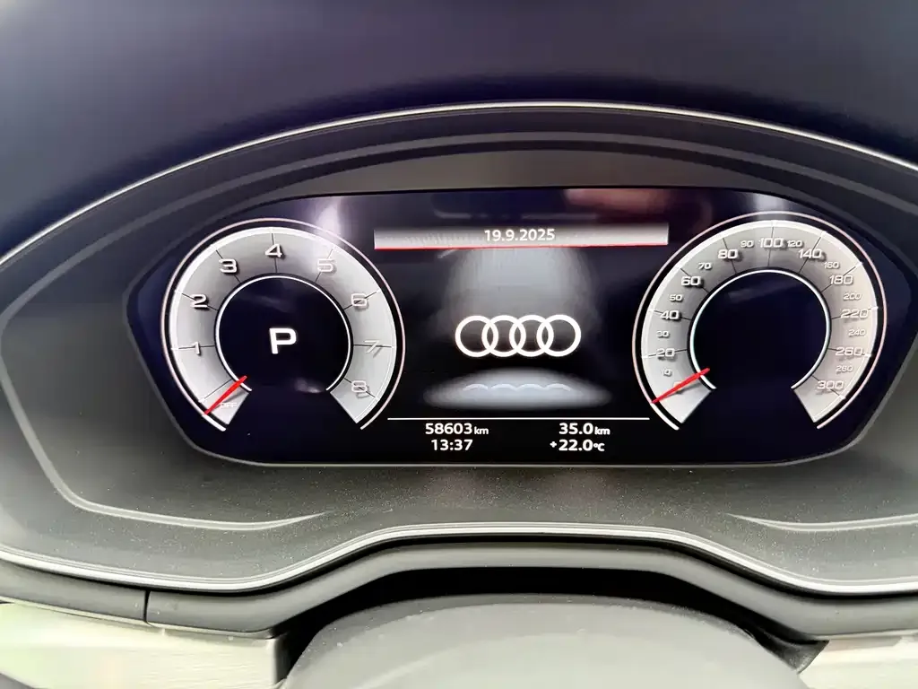 Audi A4L 2022 из CN, фото 9