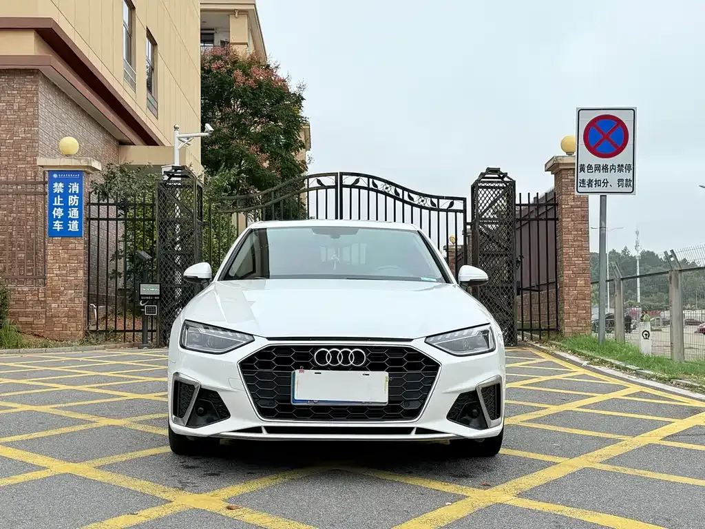 Audi A4L 2022 из CN, фото 5