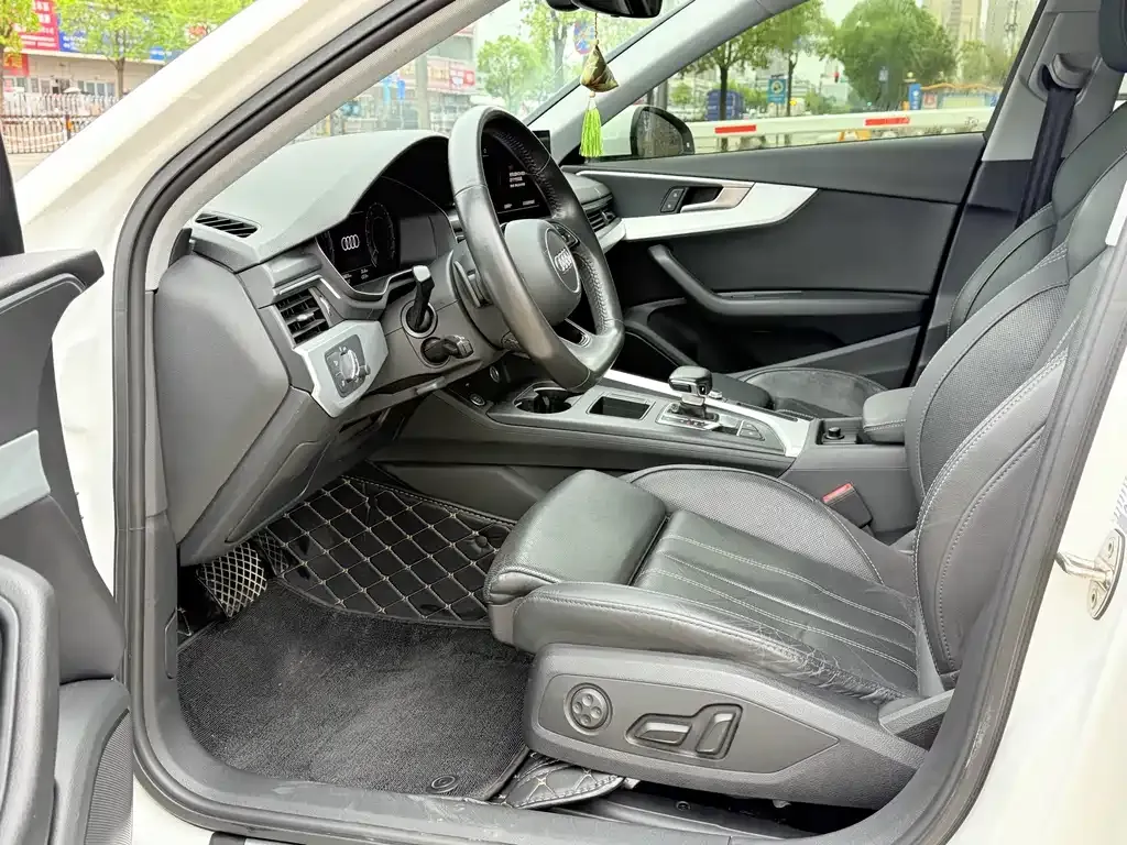 Audi A4L 2022 из CN, фото 7
