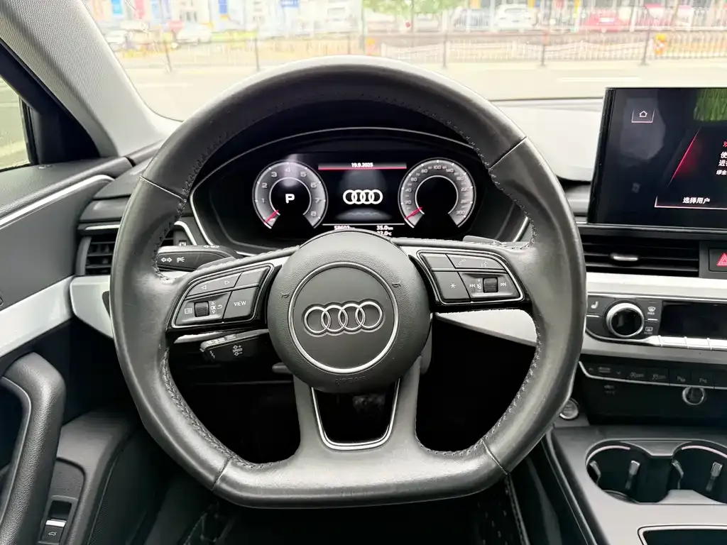 Audi A4L 2022 из CN, фото 4
