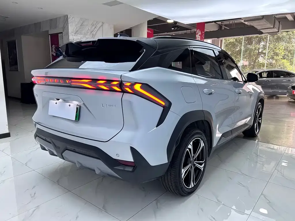 Geely Galaxy L7 — фото 10