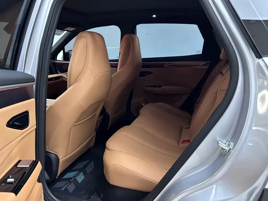 Geely Galaxy L7 — фото 9