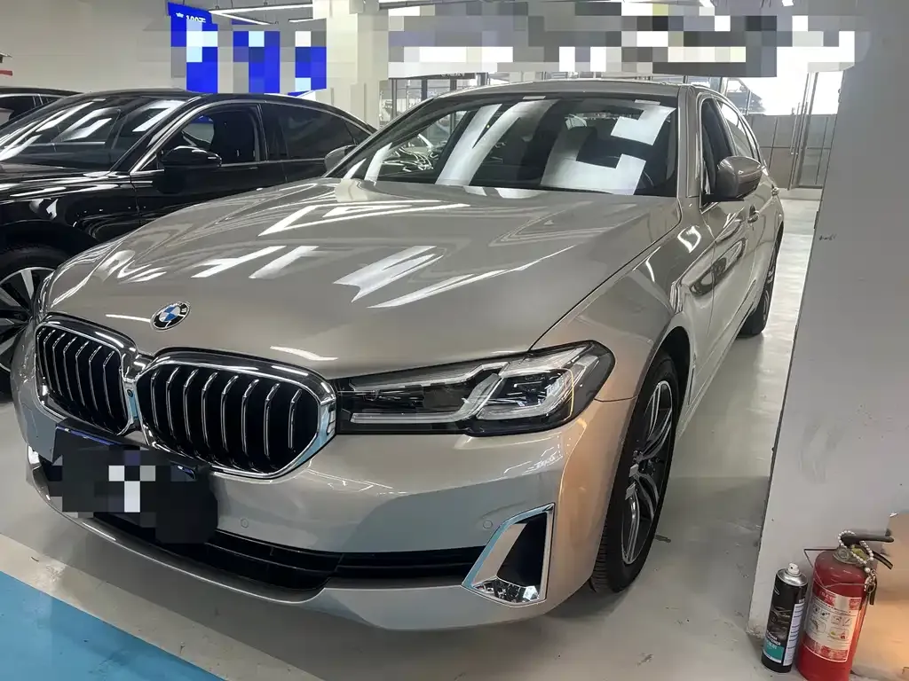 BMW 5 Series — фото 1