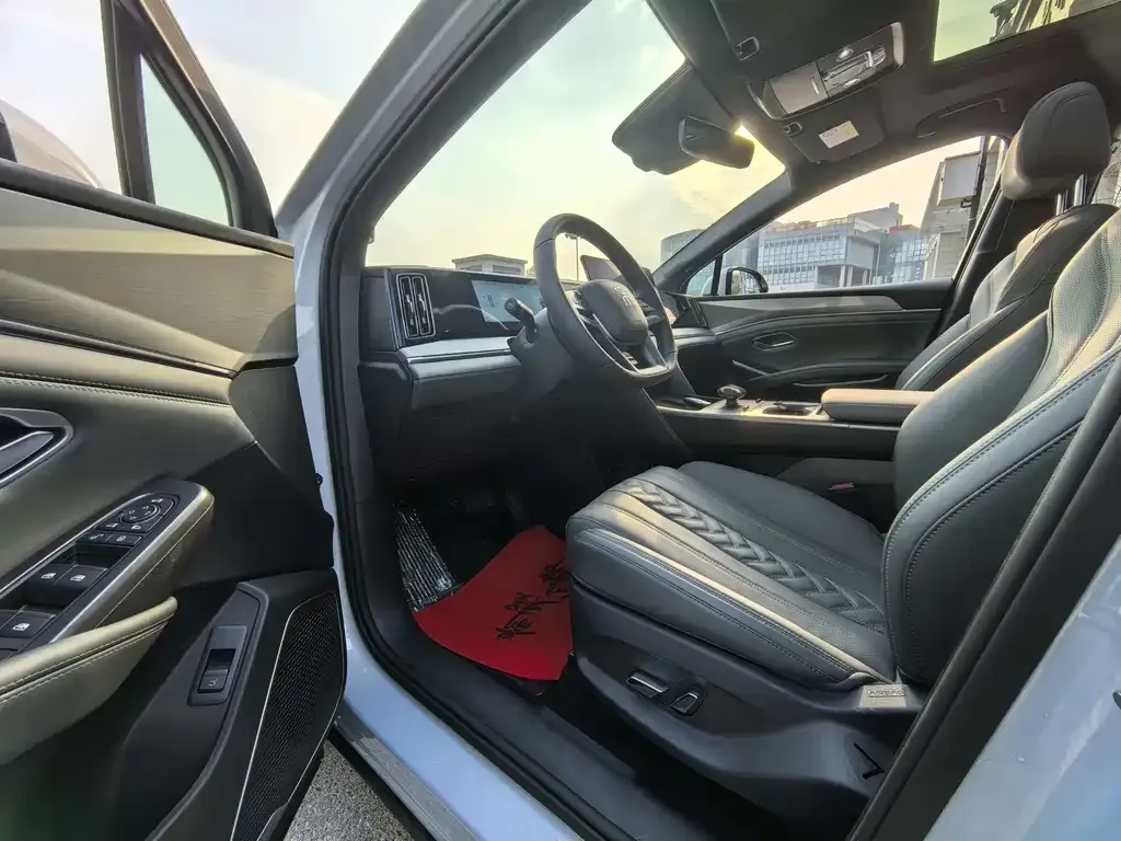 BYD L DM-i — фото 2