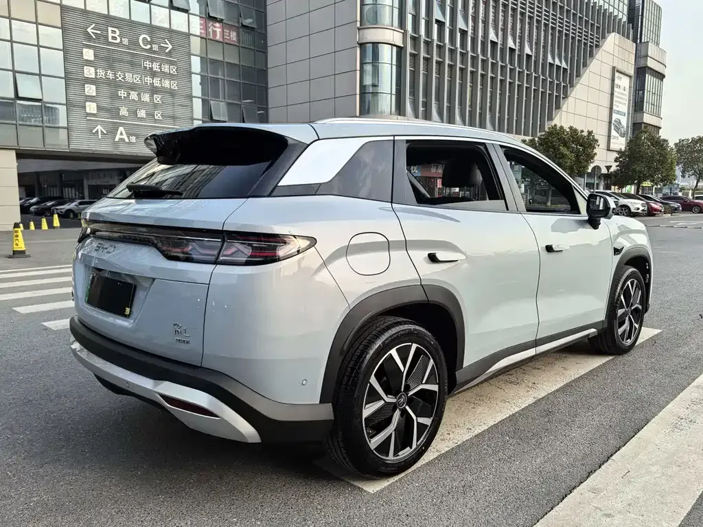 BYD L DM-i — фото 6
