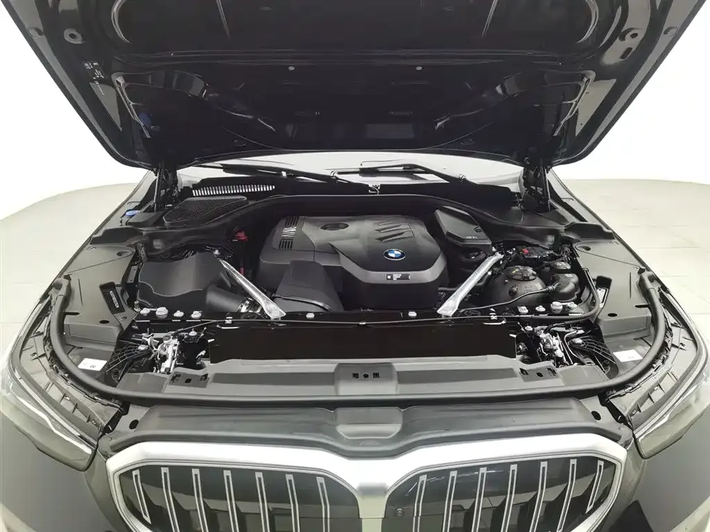 BMW 5 Series — фото 10