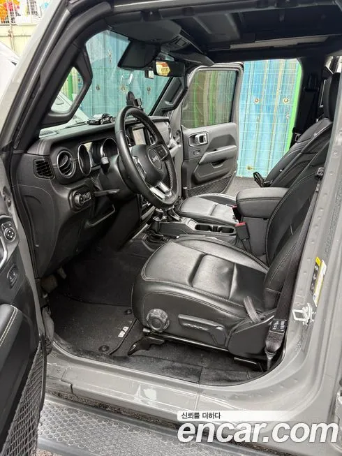 Jeep Wrangler — фото 10