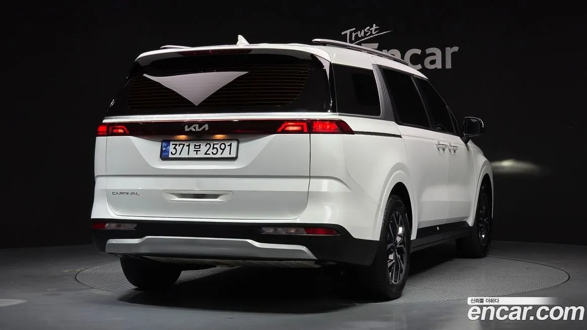 Kia Carnival — фото 8