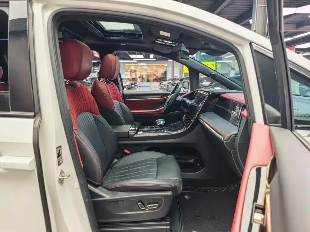 GAC Motor Trumpchi M8 — фото 10