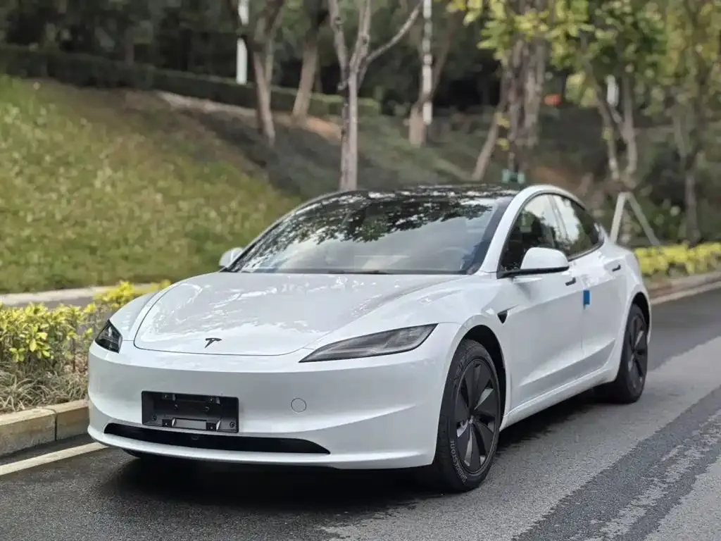 Tesla Model 3 — фото 1