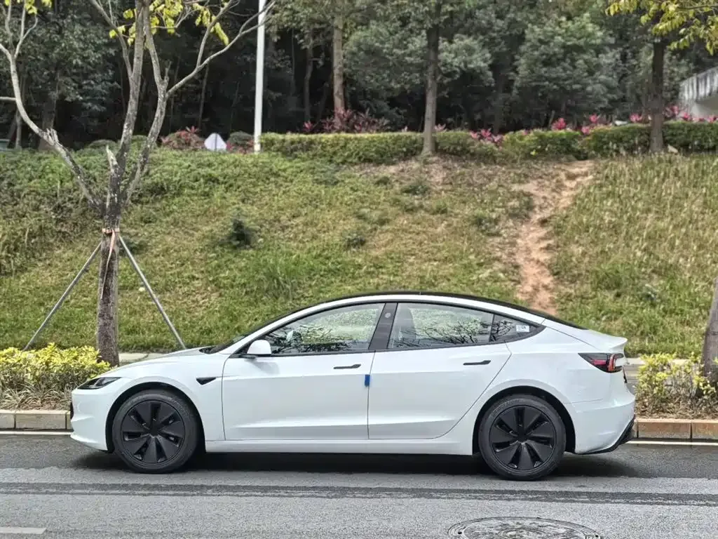 Tesla Model 3 — фото 8