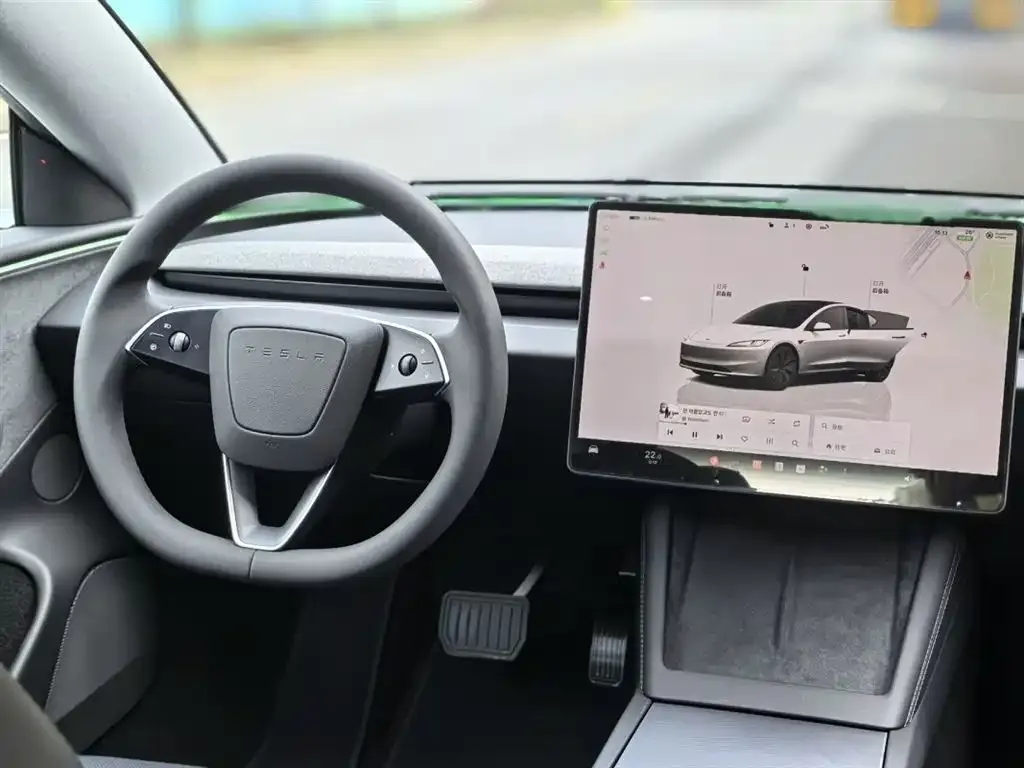 Tesla Model 3 — фото 2