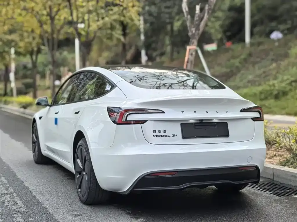 Tesla Model 3 — фото 7