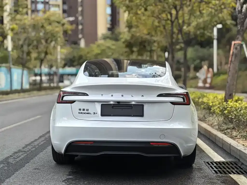 Tesla Model 3 — фото 9