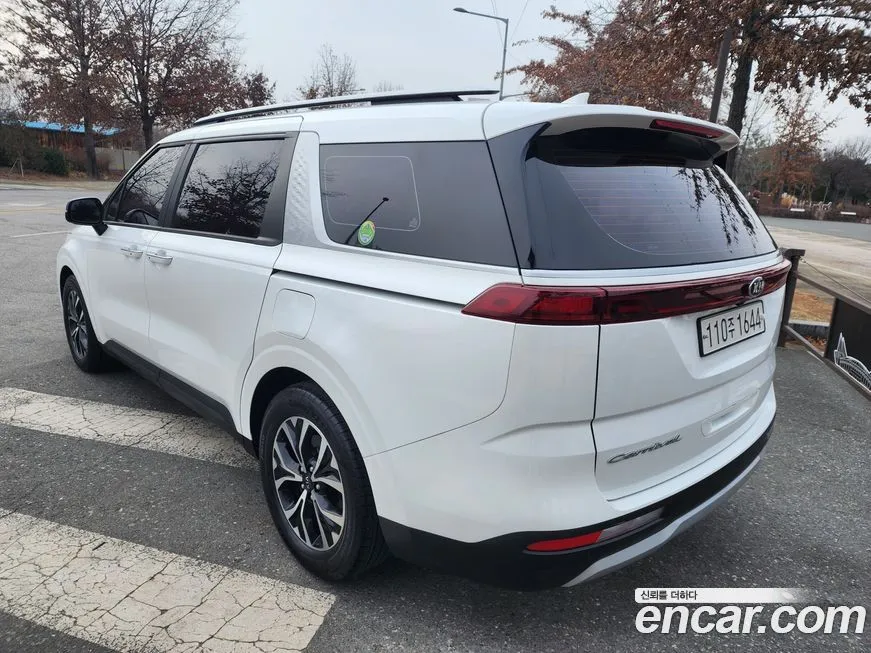 Kia Carnival — фото 10
