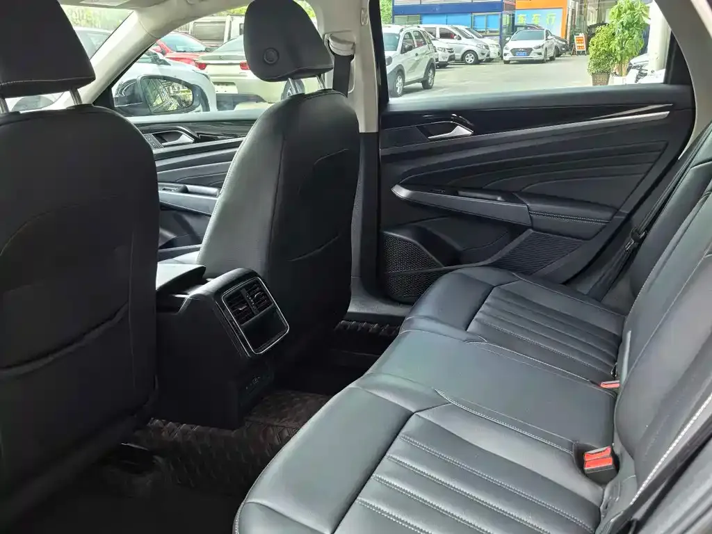 Volkswagen Passat 2022 из CN, фото 7