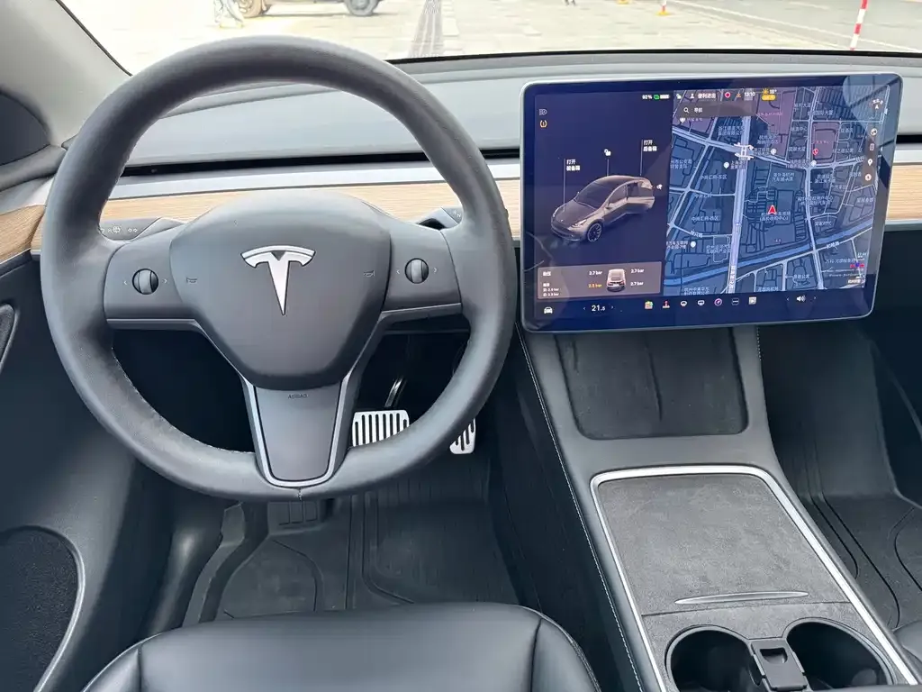 Tesla Model Y — фото 6