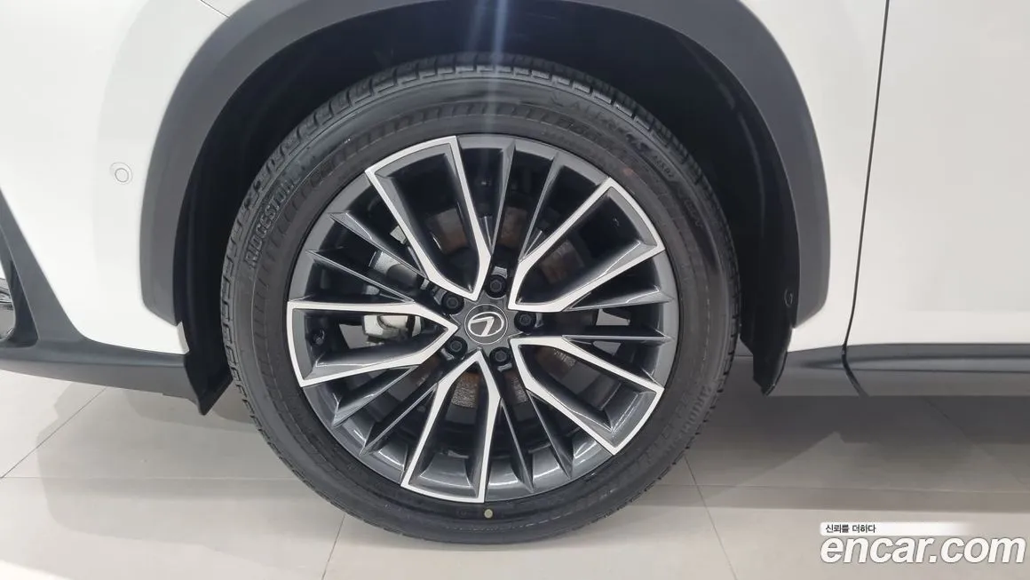 Lexus NX 2025 из KR, фото 2