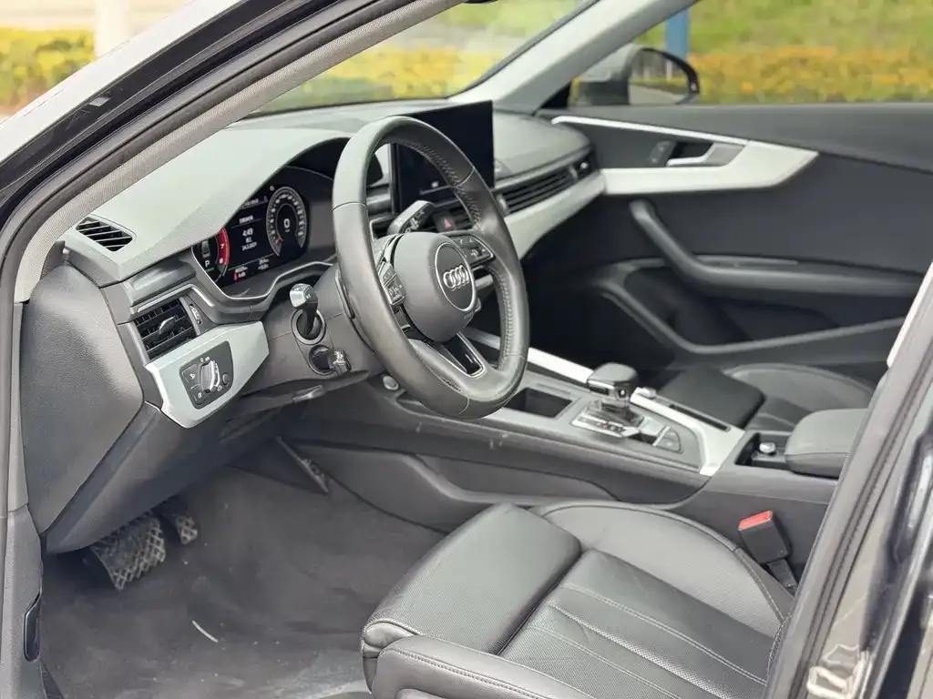 Audi A4L 2021 из CN, фото 4